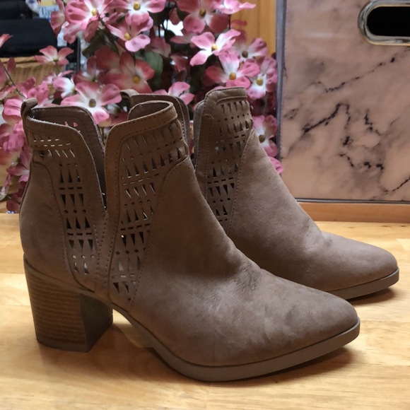 Taupe Suede Ladies Size 7 Fashion Boots 🥾 - Picture 3 of 10